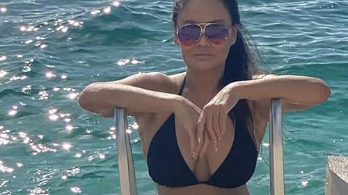 tia carrere bikini