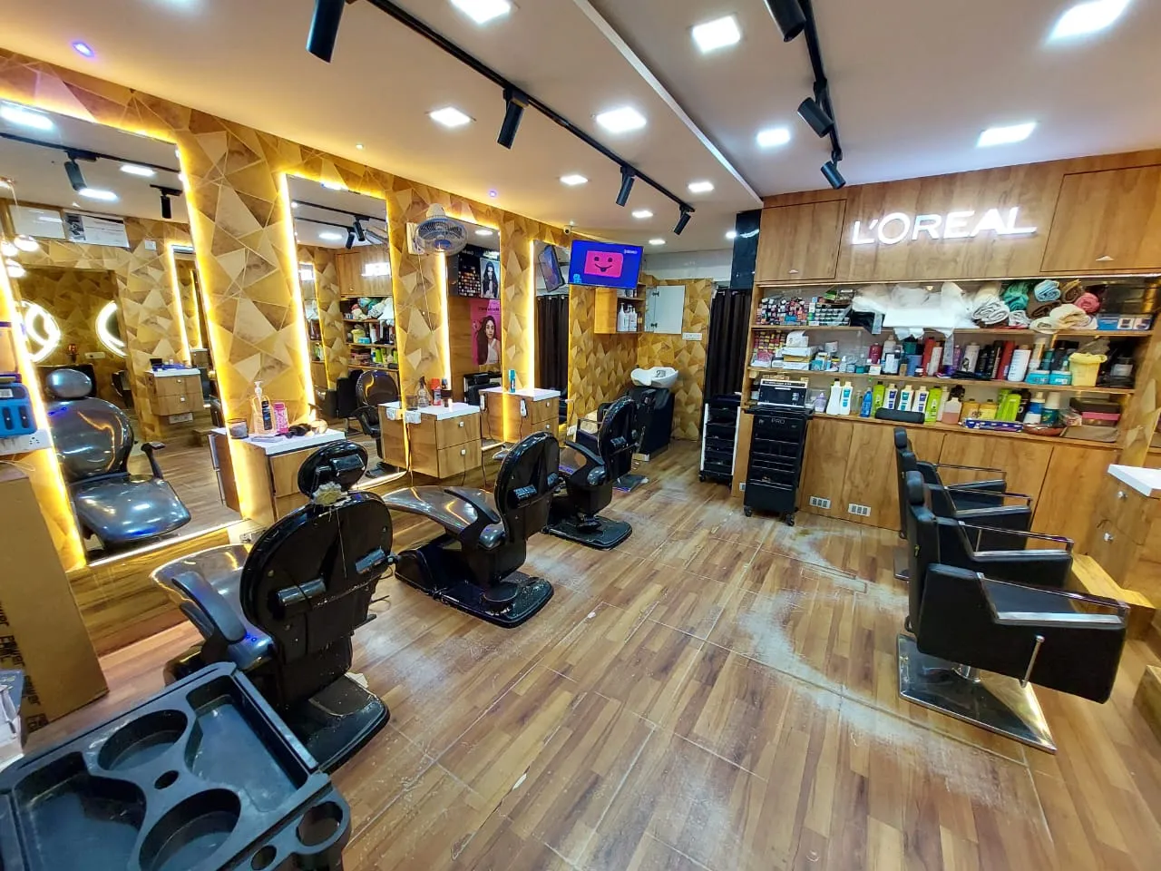 unisex salon pictures