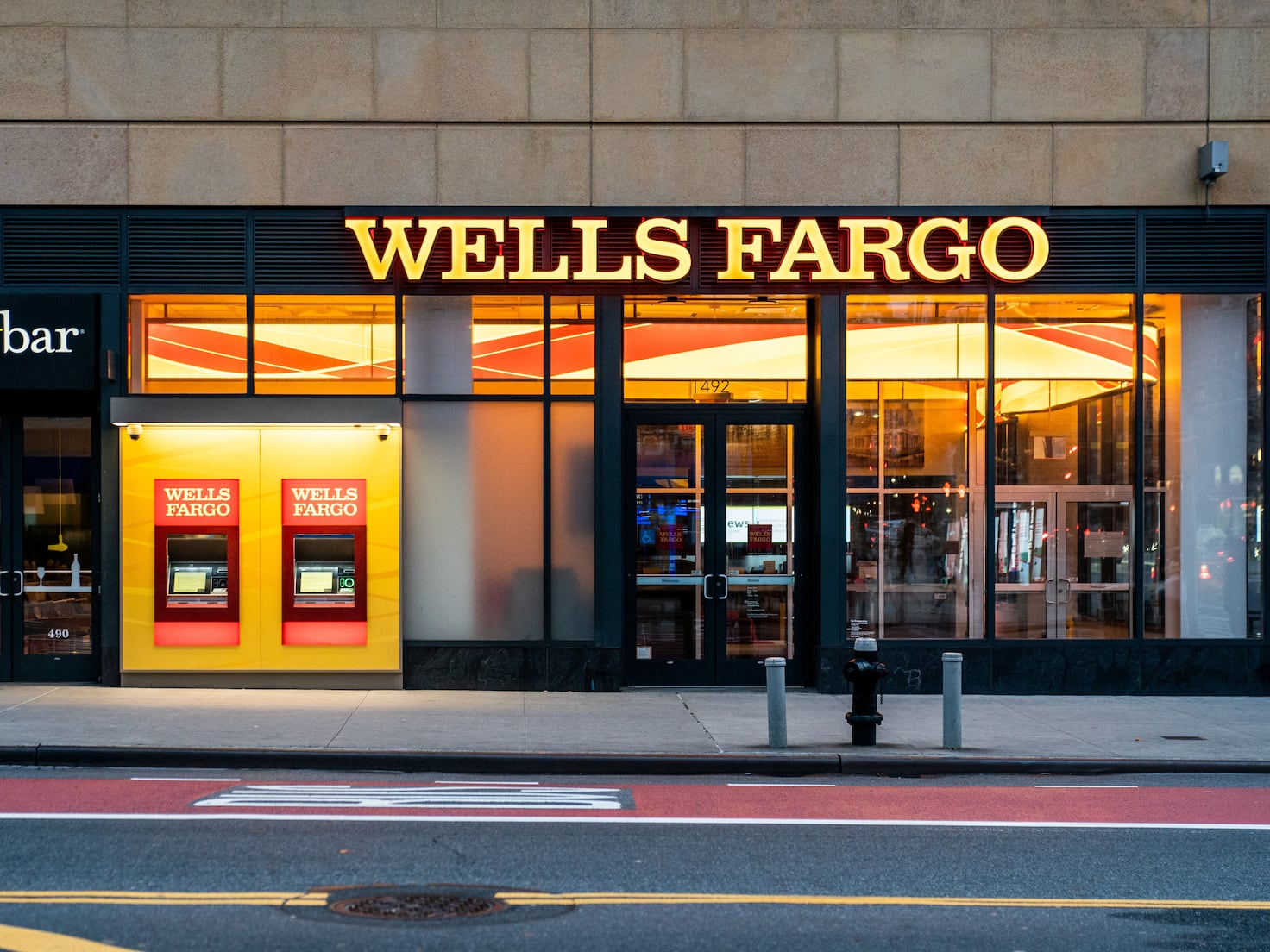 wells fargo bank in grocery store