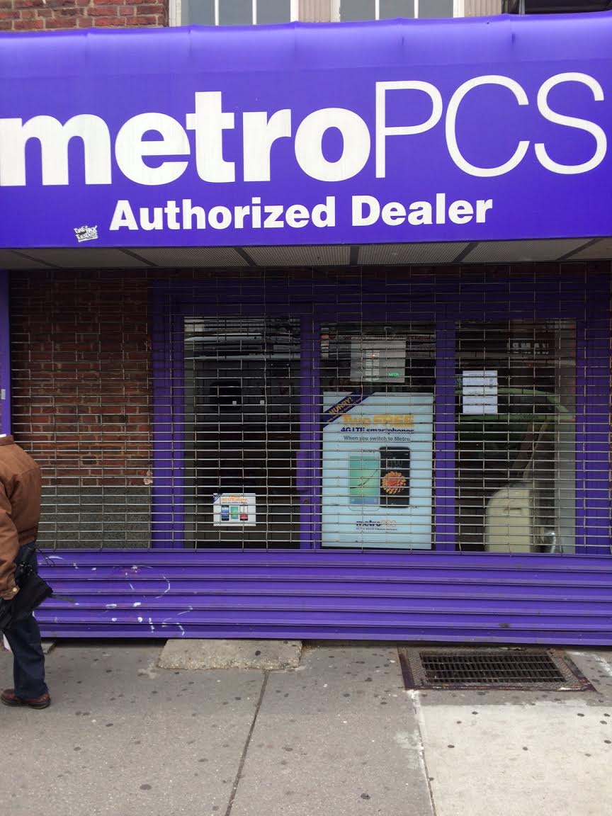 what time do metropcs close today