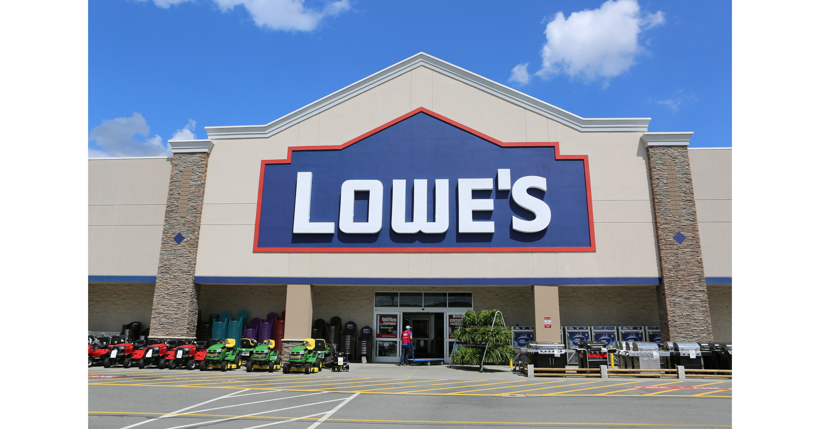 what time does lowes close on sunday