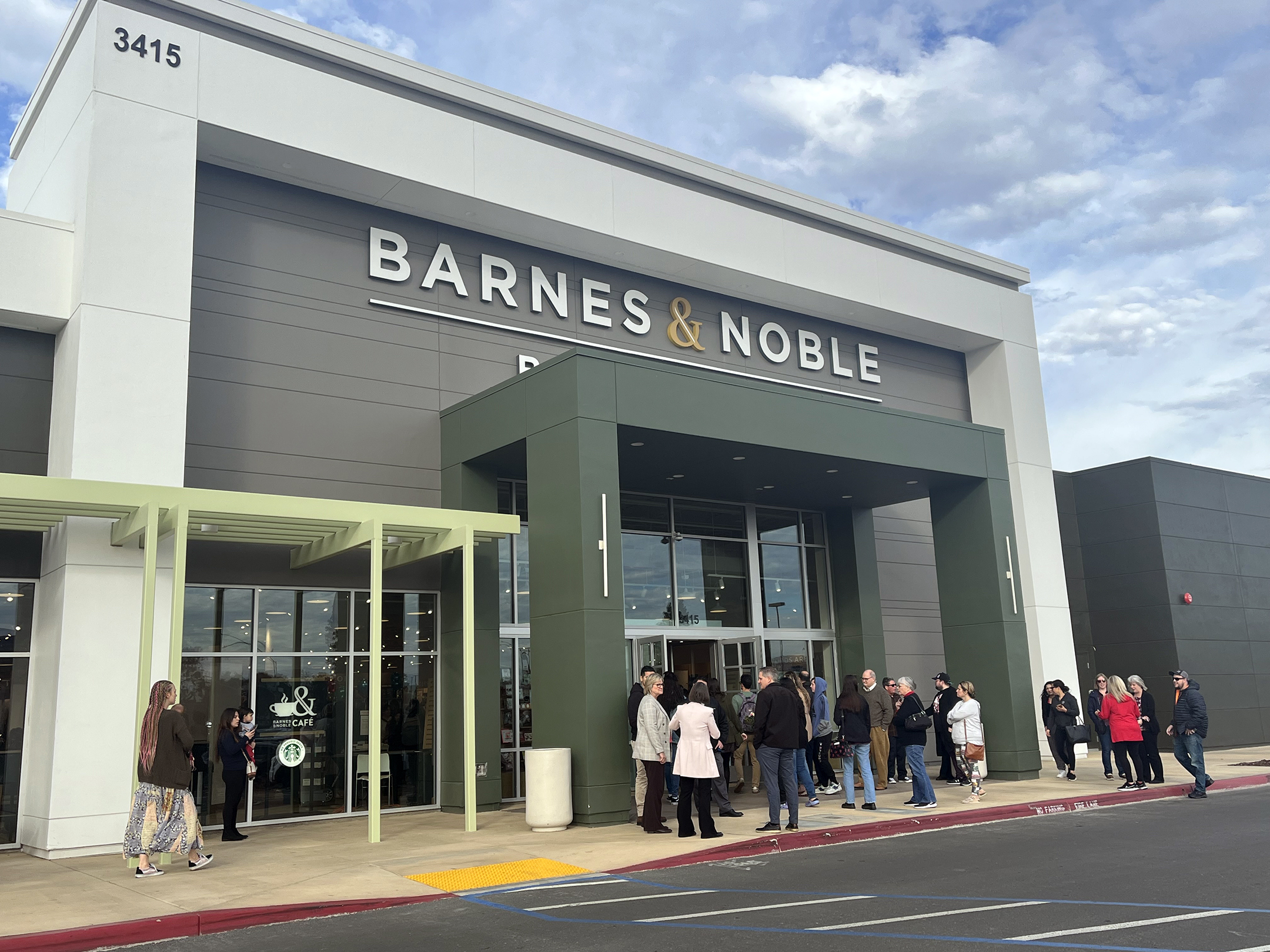 when does barnes and noble open in visalia