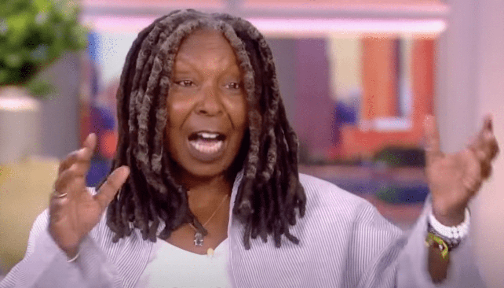 whoopi goldberg folding chair necklace